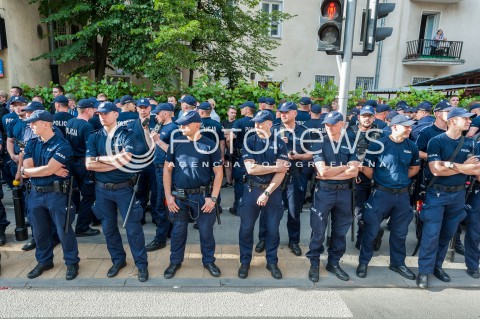  03.06.2017 WARSZAWA<br />PARADA ROWNOSCI<br />N/Z KORDON POLICJI<br /> 