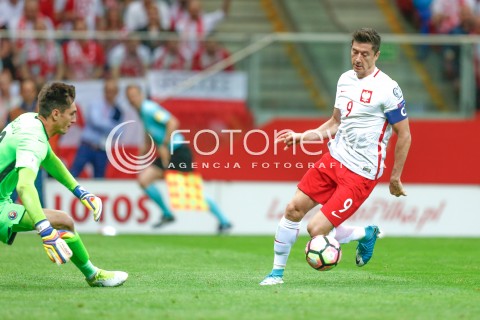  10.06.2017 WARSZAWA PILKA NOZNA <br />FOOTBALL POLISH ELIMINACJE MS 2018<br />MECZ POLSKA - RUMUNIA NA STADIONIE NARODOWYM<br />N/Z ROBERT LEWANDOWSKI CIPRIAN TATARUSANU <br /> 