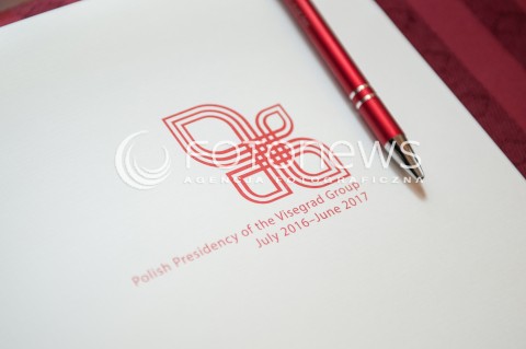  14.06.2016 WARSZAWA<br />SPOTKANIE KONCZACE PREZYDENCJE POLSKI W GRUPIE V4<br />N/Z NAPIS LOGO PREZYDENCJA POLSKI W GRUPIE V4<br /> 
