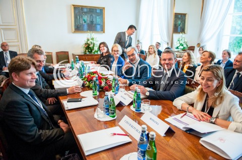  14.06.2016 WARSZAWA<br />SPOTKANIE KONCZACE PREZYDENCJE POLSKI W GRUPIE V4<br />N/Z JERZY KWIECINSKI PRZEDSTAWICIELE RZADOW GRUPY V4<br /> 