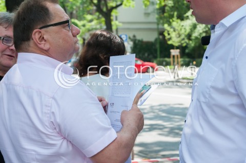  20.06.2017 WARSZAWA<br />WIEC PRZED TRYBUNALEM KONSTYTUCYJNYM<br />N/Z RYSZARD KALISZ TRZYMAJACY POZEW SADOWY<br /> 