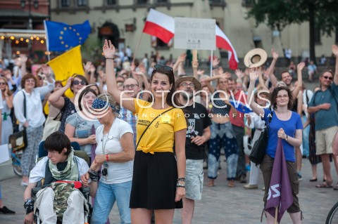  20.06.2017 WARSZAWA<br />DZIEN UCHODZCY Z AMNESTY INTERNATIONAL<br />N/Z MANIFESTANCI<br /> 