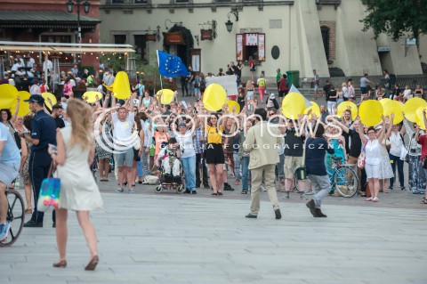  20.06.2017 WARSZAWA<br />DZIEN UCHODZCY Z AMNESTY INTERNATIONAL<br />N/Z MANIFESTANCI<br /> 