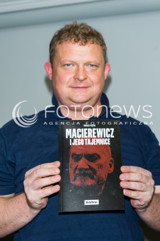  26.06.2017 WARSZAWA<br />PROMOCJA KSIAZKI MACIEREWICZ I JEGO TAJEMNICE<br />N/Z TOMASZ PIATKA<br /> 