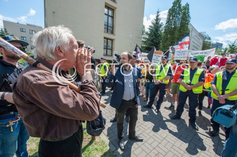 06.07.2017 WARSZAWA<br />MANIFESTACJA ANTY TRUMP<br />N/Z PROTESTUJACY<br /> 