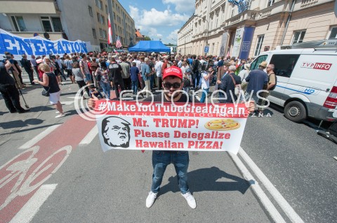 Manifestacja Anty Trump w Warszawie