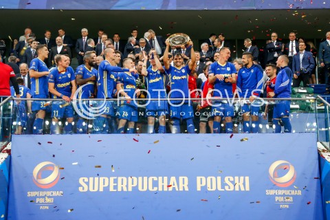  07.07.2017 WARSZAWA PILKA NOZNA <br />
FOOTBALL SUPERPUCHAR STADION LEGII<br />
MECZ LEGIA WARSZAWA - ARKA GDYNIA<br />
N/Z RADOSC DRUZYNY ARKA GDYNIA ZE ZDOBYCIA PUCHARU POLSKI<br />
 