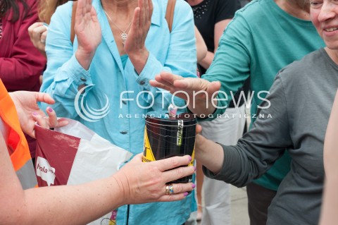  08.07.2017 WARSZAWA<br />PIKIETA POPARCIA DLA DELEGALIZACJI<br />N/Z WRZUCANIE DATKOW DO PUSZKI<br /> 