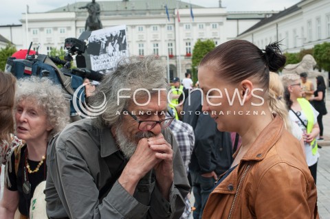  08.07.2017 WARSZAWA<br />PIKIETA POPARCIA DLA DELEGALIZACJI ONR<br />N/Z MAREK KOSSAKOWSKI PAULINA PIECHNA WIECKIEWICZ<br /> 