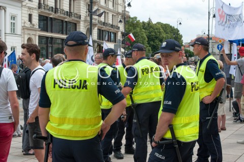  08.07.2017 WARSZAWA<br />PIKIETA POPARCIA DLA DELEGALIZACJI ONR<br />N/Z POLICJANCI<br /> 