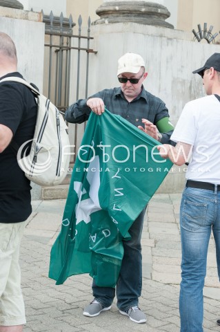  08.07.2017 WARSZAWA<br />PIKIETA NIE DLA ISLAMIZACJI POLSKI<br />N/Z SYMBOL ONR FLAGA<br /> 