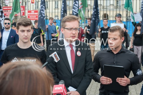  08.07.2017 WARSZAWA<br />PIKIETA NIE DLA ISLAMIZACJI POLSKI<br />N/Z ROBERT WINNICKI MATEUSZ PLAWSKI<br /> 