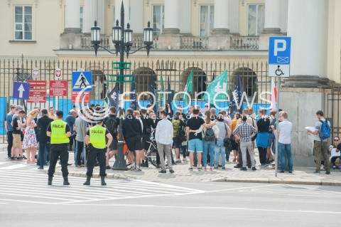  08.07.2017 WARSZAWA<br />PIKIETA NIE DLA ISLAMIZACJI POLSKI<br />N/Z UCZESTNICY PIKIETY<br /> 
