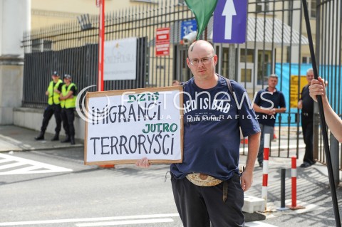 Pikieta: Nie dla islamizacji Polski w Warszawie