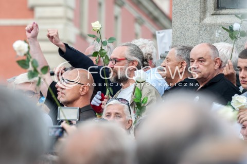  10.07.2017 WARSZAWA<br />MANIFESTACJA OPOZYCJI PODCZAS MIESIECZNICY SMOLENSKIEJ<br />N/Z MATEUSZ KIJOWSKI<br /> 