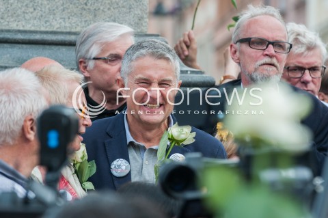  10.07.2017 WARSZAWA<br />MANIFESTACJA OPOZYCJI PODCZAS MIESIECZNICY SMOLENSKIEJ<br />N/Z WLADYSLAW FRASYNIUK PAWEL KASPRZAK ANDRZEJ CELINSKI<br /> 