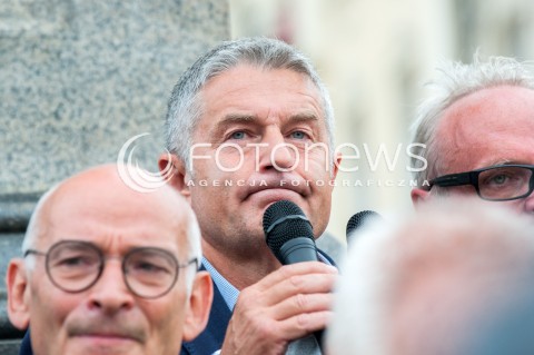  10.07.2017 WARSZAWA<br />MANIFESTACJA OPOZYCJI PODCZAS MIESIECZNICY SMOLENSKIEJ<br />N/Z WLADYSLAW FRASYNIUK<br /> 