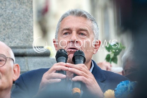  10.07.2017 WARSZAWA<br />MANIFESTACJA OPOZYCJI PODCZAS MIESIECZNICY SMOLENSKIEJ<br />N/Z WLADYSLAW FRASYNIUK<br /> 