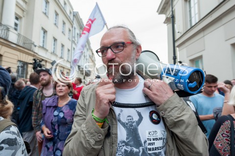  10.07.2017 WARSZAWA<br />MANIFESTACJA OPOZYCJI PODCZAS MIESIECZNICY SMOLENSKIEJ<br />N/Z MATEUSZ KIJOWSKI<br /> 