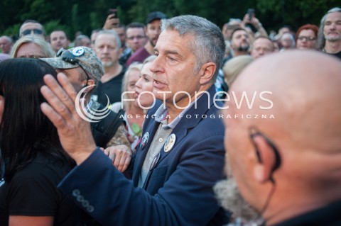  10.07.2017 WARSZAWA<br />MANIFESTACJA OPOZYCJI PODCZAS MIESIECZNICY SMOLENSKIEJ<br />N/Z WLADYSLAW FRASYNIUK<br /> 