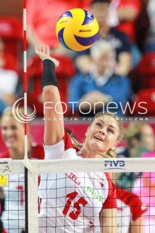  14.07.2017 OSTROWIEC SWIETOKRZYSKI <br />SIATKOWKA KOBIET <br />WORLD GRAND PRIX II DYWIZJI 2017 FIVB VOLLEYBALL <br />MECZ POLSKA - PERU ( POLAND - PERU ) <br />N/Z MARTYNA GRAJBER SYLWETKA ATAK <br /> 
