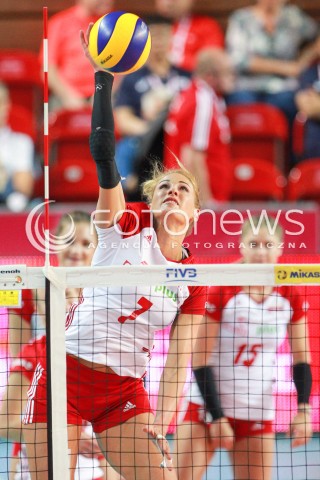  14.07.2017 OSTROWIEC SWIETOKRZYSKI <br />SIATKOWKA KOBIET <br />WORLD GRAND PRIX II DYWIZJI 2017 FIVB VOLLEYBALL <br />MECZ POLSKA - PERU ( POLAND - PERU ) <br />N/Z BERENIKA TOMSIA SYLWETKA ATAK <br /> 