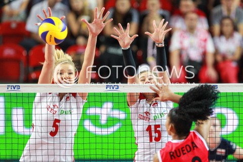  14.07.2017 OSTROWIEC SWIETOKRZYSKI <br />SIATKOWKA KOBIET <br />WORLD GRAND PRIX II DYWIZJI 2017 FIVB VOLLEYBALL <br />MECZ POLSKA - PERU ( POLAND - PERU ) <br />N/Z AGNIESZKA KAKOLEWSKA MARTYNA GRAJBER BLOK<br /> 