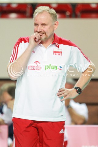  14.07.2017 OSTROWIEC SWIETOKRZYSKI <br />SIATKOWKA KOBIET <br />WORLD GRAND PRIX II DYWIZJI 2017 FIVB VOLLEYBALL <br />MECZ POLSKA - PERU ( POLAND - PERU ) <br />N/Z JACEK NAWROCKI - I TRENER ( HEAD COACH ) SYLWETKA <br /> 