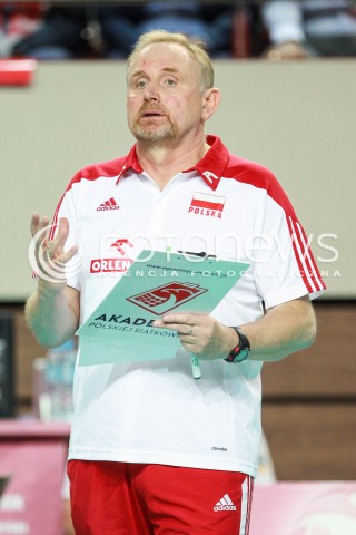  14.07.2017 OSTROWIEC SWIETOKRZYSKI <br />SIATKOWKA KOBIET <br />WORLD GRAND PRIX II DYWIZJI 2017 FIVB VOLLEYBALL <br />MECZ POLSKA - PERU ( POLAND - PERU ) <br />N/Z JACEK NAWROCKI - I TRENER ( HEAD COACH ) SYLWETKA <br /> 