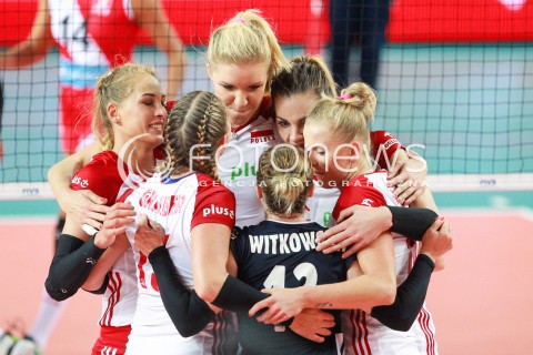  14.07.2017 OSTROWIEC SWIETOKRZYSKI <br />SIATKOWKA KOBIET <br />WORLD GRAND PRIX II DYWIZJI 2017 FIVB VOLLEYBALL <br />MECZ POLSKA - PERU ( POLAND - PERU ) <br />N/Z BERENIKA TOMSIA AGNIESZKA KAKOLEWSKA JOANNA WOLOSZ  RADOSC EMOCJE <br /> 