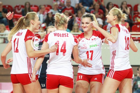  14.07.2017 OSTROWIEC SWIETOKRZYSKI <br />SIATKOWKA KOBIET <br />WORLD GRAND PRIX II DYWIZJI 2017 FIVB VOLLEYBALL <br />MECZ POLSKA - PERU ( POLAND - PERU ) <br />N/Z MALWINA SMARZEK ZUZANNA EFIMIENKO - MLOTKOWSKA MONIKA BOCIEK RADOSC EMOCJE <br /> 
