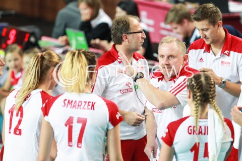  14.07.2017 OSTROWIEC SWIETOKRZYSKI <br />SIATKOWKA KOBIET <br />WORLD GRAND PRIX II DYWIZJI 2017 FIVB VOLLEYBALL <br />MECZ POLSKA - PERU ( POLAND - PERU ) <br />N/Z JACEK NAWROCKI - I TRENER ( HEAD COACH ) MALWINA SMARZEK <br /> 
