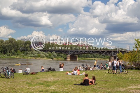 16.07.2017 WARSZAWA <br />MIASTO WARSZAWA<br />ZDJECIE ILUSTRACYJNE<br />N/Z WYBRZEZE KOSCIUSZKOWSKIE BULWAR BOHDANA GRZYMALY - SIEDLECKIEGO WIDOK NA STADION NARODOWY PGE<br /> 