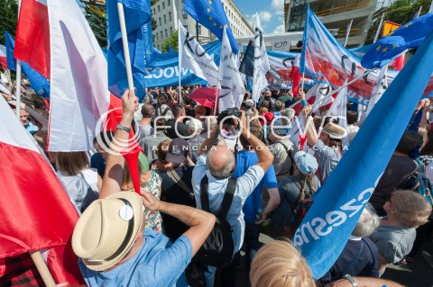  16.07.2017 WARSZAWA<br />MANIFESTACJA OPOZYCJI POD SEJMEM<br />N/Z UCZESTNICY PROTESTU<br /> 