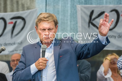  16.07.2017 WARSZAWA<br />MANIFESTACJA OPOZYCJI POD SEJMEM<br />N/Z LESZEK BALCEROWICZ<br /> 