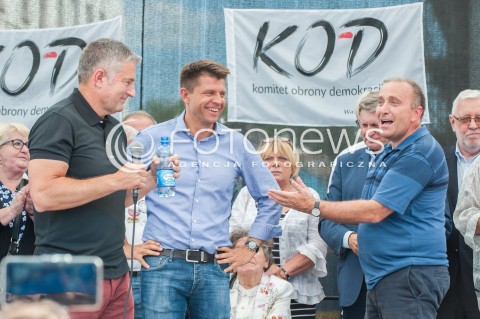  16.07.2017 WARSZAWA<br />MANIFESTACJA OPOZYCJI POD SEJMEM<br />N/Z WLADYSLAW FRASYNIUK RYSZARD PETRU GRZEGORZ SCHETYNA<br /> 