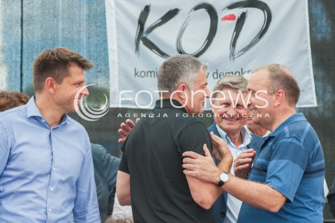  16.07.2017 WARSZAWA<br />MANIFESTACJA OPOZYCJI POD SEJMEM<br />N/Z WLADYSLAW FRASYNIUK RYSZARD PETRU GRZEGORZ SCHETYNA LESZEK BALCEROWICZ<br /> 
