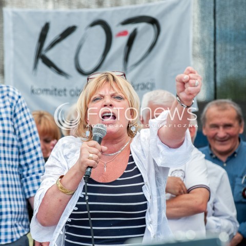  16.07.2017 WARSZAWA<br />MANIFESTACJA OPOZYCJI POD SEJMEM<br />N/Z DOROTA STALINSKA <br /> 
