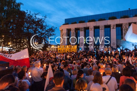  16.07.2017 WARSZAWA<br />LANCUCH SWIATLA POD SADEM NAJWYZSZYM<br />N/Z UCZESTNICY WYDARZENIA<br /> 