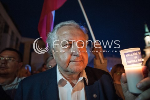  16.07.2017 WARSZAWA<br />LANCUCH SWIATLA POD SADEM NAJWYZSZYM<br />N/Z ANDRZEJ RZEPLINSKI<br /> 