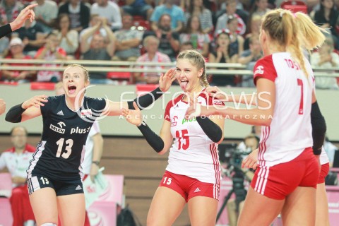  16.07.2017 OSTROWIEC SWIETOKRZYSKI <br />SIATKOWKA KOBIET <br />WORLD GRAND PRIX II DYWIZJI 2017 FIVB VOLLEYBALL <br />MECZ POLSKA - KOREA POLUDNIOWA ( POLAND - KOREA ) <br />N/Z AGATA WITKOWSKA MARTYNA GRAJBER RADOSC EMOCJE <br /> 