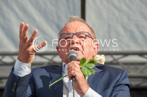 Manifestacja opozycji pod Sejmem w Warszawie