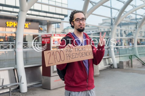  18.07.2017 WARSZAWA<br />LANCUCH SWIATLA POD PALACEM PREZYDENCKIM<br />N/Z UCZESTNICY WYDARZENIA<br /> 