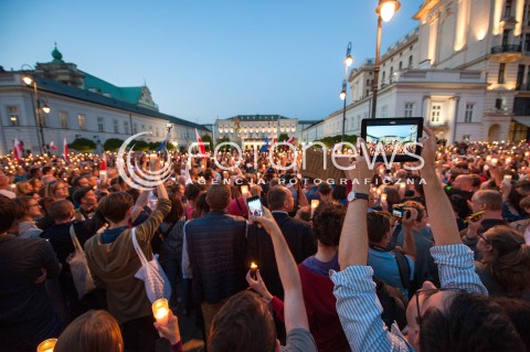  18.07.2017 WARSZAWA<br />LANCUCH SWIATLA POD PALACEM PREZYDENCKIM<br />N/Z UCZESTNICY WYDARZENIA<br /> 