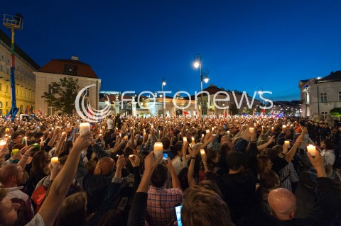  18.07.2017 WARSZAWA<br />LANCUCH SWIATLA POD PALACEM PREZYDENCKIM<br />N/Z UCZESTNICY WYDARZENIA<br /> 