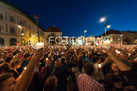  18.07.2017 WARSZAWA<br />LANCUCH SWIATLA POD PALACEM PREZYDENCKIM<br />N/Z UCZESTNICY WYDARZENIA<br /> 