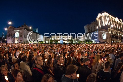  18.07.2017 WARSZAWA<br />LANCUCH SWIATLA POD PALACEM PREZYDENCKIM<br />N/Z UCZESTNICY WYDARZENIA<br /> 