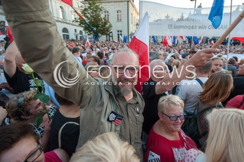  20.07.2017 WARSZAWA<br />LANCUCH SWIATLA POD PALACEM PREZYDENCKIM<br />N/Z MATEUSZ KIJOWSKI<br /> 
