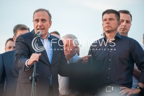  20.07.2017 WARSZAWA<br />LANCUCH SWIATLA POD PALACEM PREZYDENCKIM<br />N/Z GRZEGORZ SCHETYNA RYSZARD PETRU<br /> 