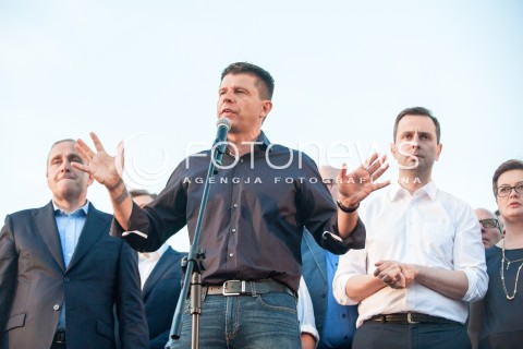  20.07.2017 WARSZAWA<br />LANCUCH SWIATLA POD PALACEM PREZYDENCKIM<br />N/Z GRZEGORZ SCHETYNA RYSZARD PETRU WLADYSLAW KOSINIAK KAMYSZ<br /> 